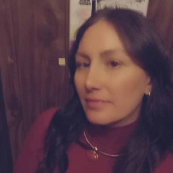 Meet your Posher, Sarah - Picture 2 of 16